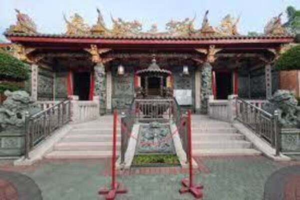 See Hin Kiong Padang