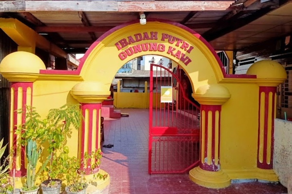 Ibadah Putri Gunung Kawi